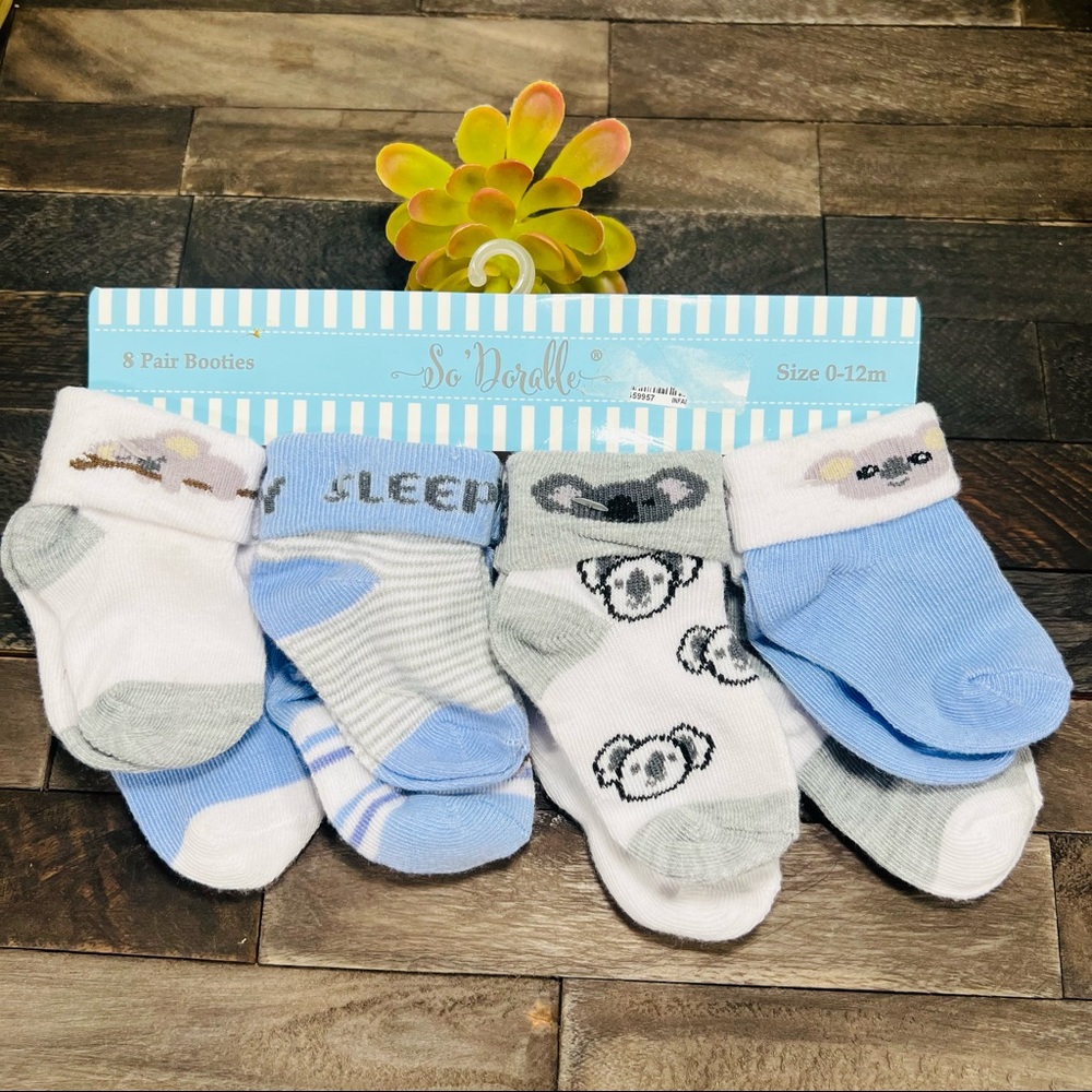 So Dorable 8 pairs of Booties size 0-12M